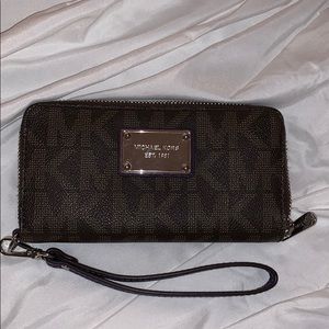 Michael Kors leather wristlet